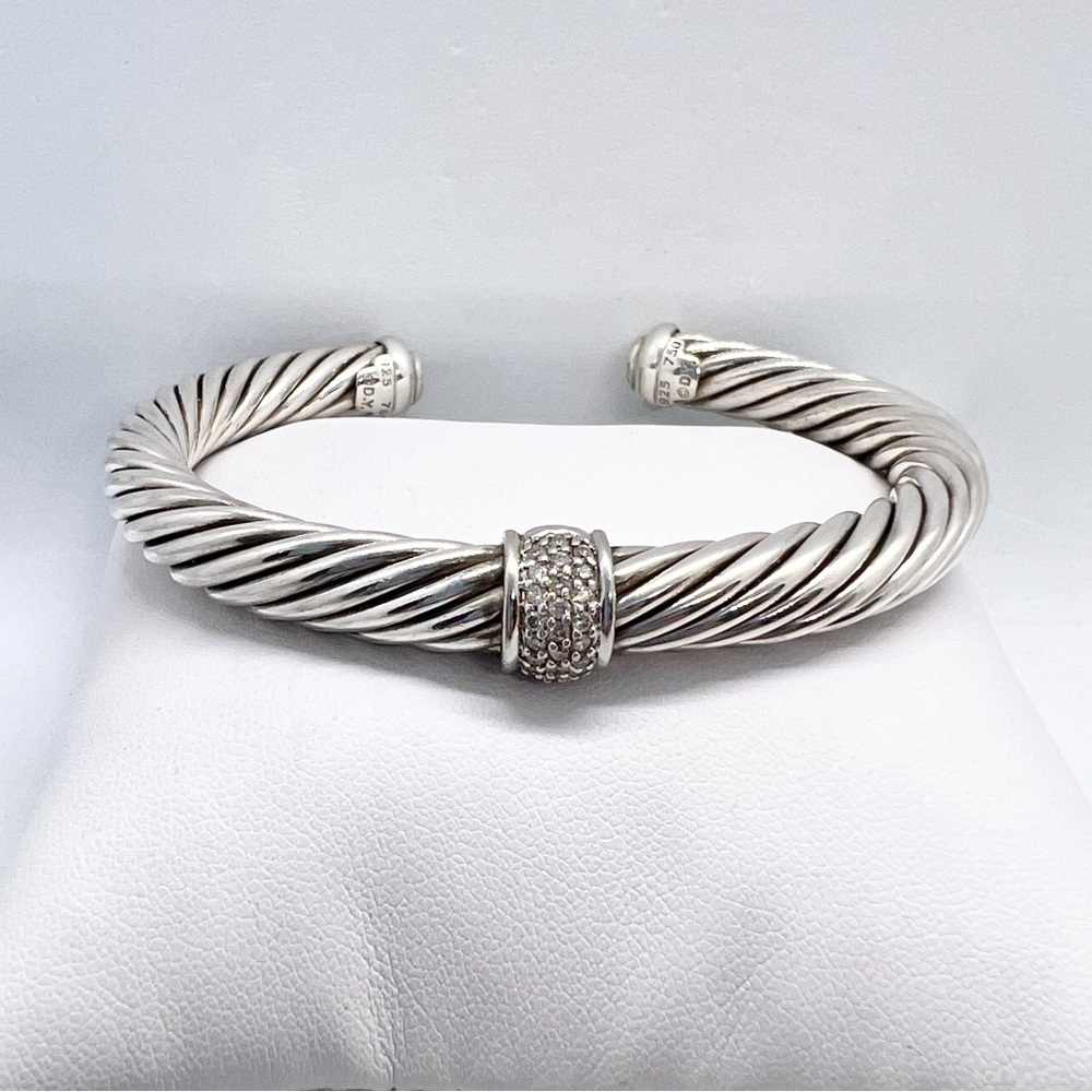 David Yurman 7mm Cable Classics Station Bracelet With 18k White Gold & Diamonds - Picture 3 of 14